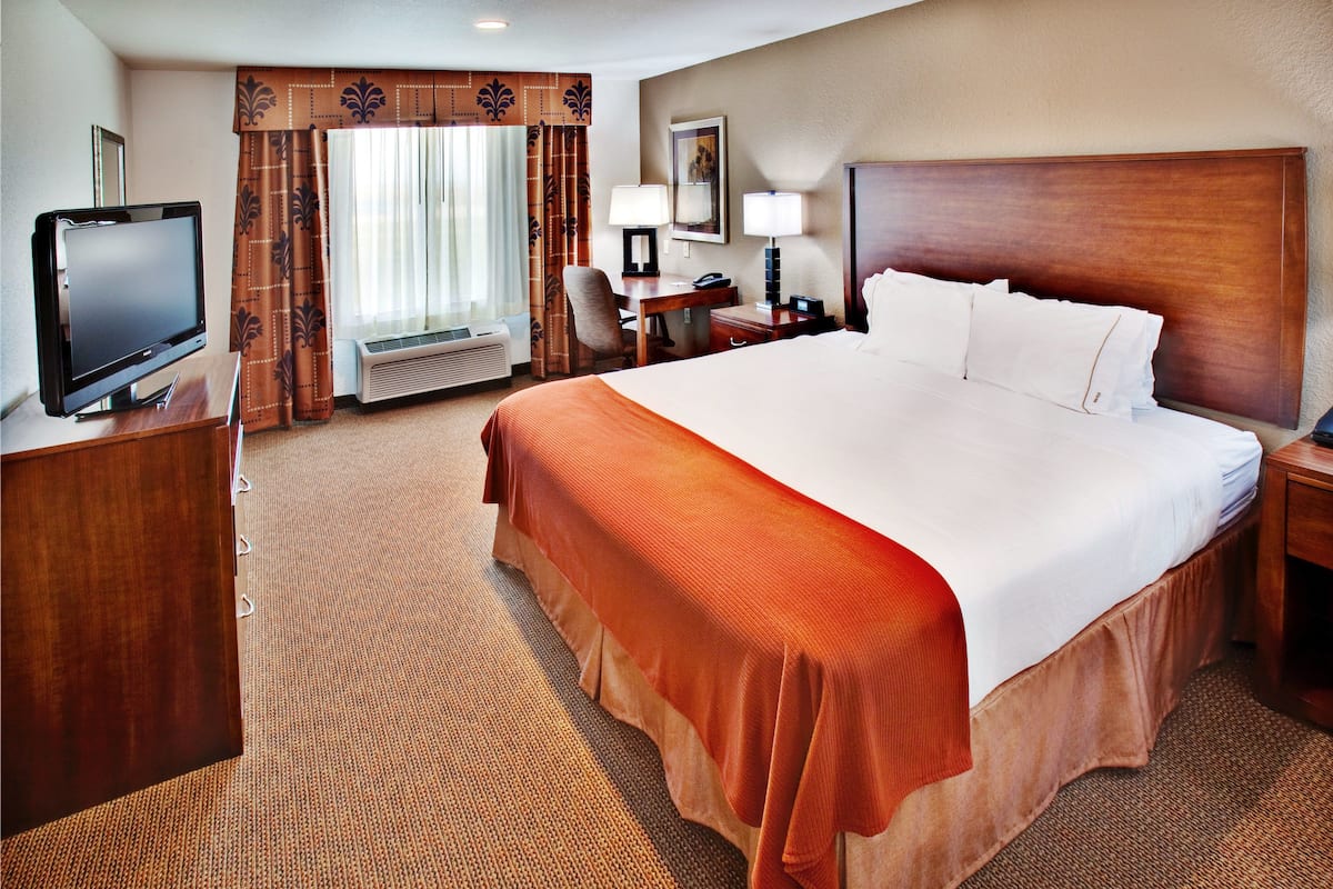 desk, iron/ironing board, free cots/infant beds, rollaway beds