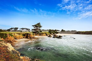 King Bed with Ocean View | Beach/ocean view - Beachcomber Motel Fort Bragg (Fort Bragg)