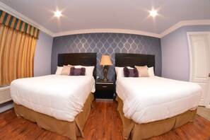 Chambre Premier double, 2 lits doubles, réfrigérateur et four à micro-ondes | Couette en duvet, décor unique, ameublement unique