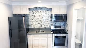 Trippelrum för familj | Eget kök | Kylskåp, mikrovågsugn och kaffe- och tebryggare