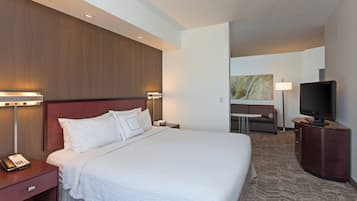 Studio, 1 King Bed with Sofa bed | Iron/ironing board, free cribs/infant beds, free WiFi, bed sheets