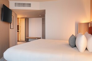 Superior kamer, 1 kingsize bed | Een minibar, een kluis op de kamer, een bureau, een laptopwerkplek