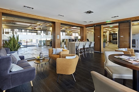 Lobby lounge