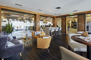Bar-salon dans le hall