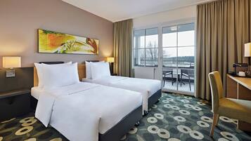 Twin Room mit Balkon | Zimmersafe, Schreibtisch, Verdunkelungsvorhänge, schallisolierte Zimmer