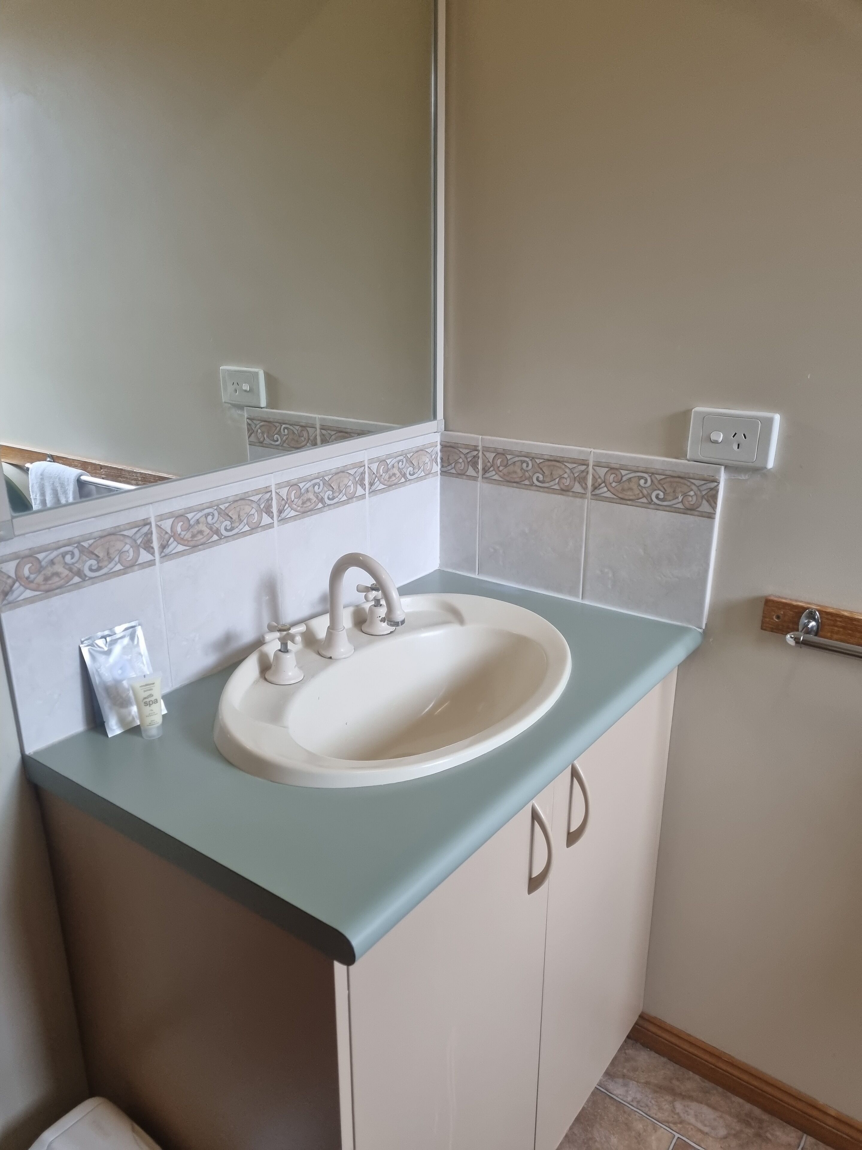 the cabin | bathroom | shower, towels