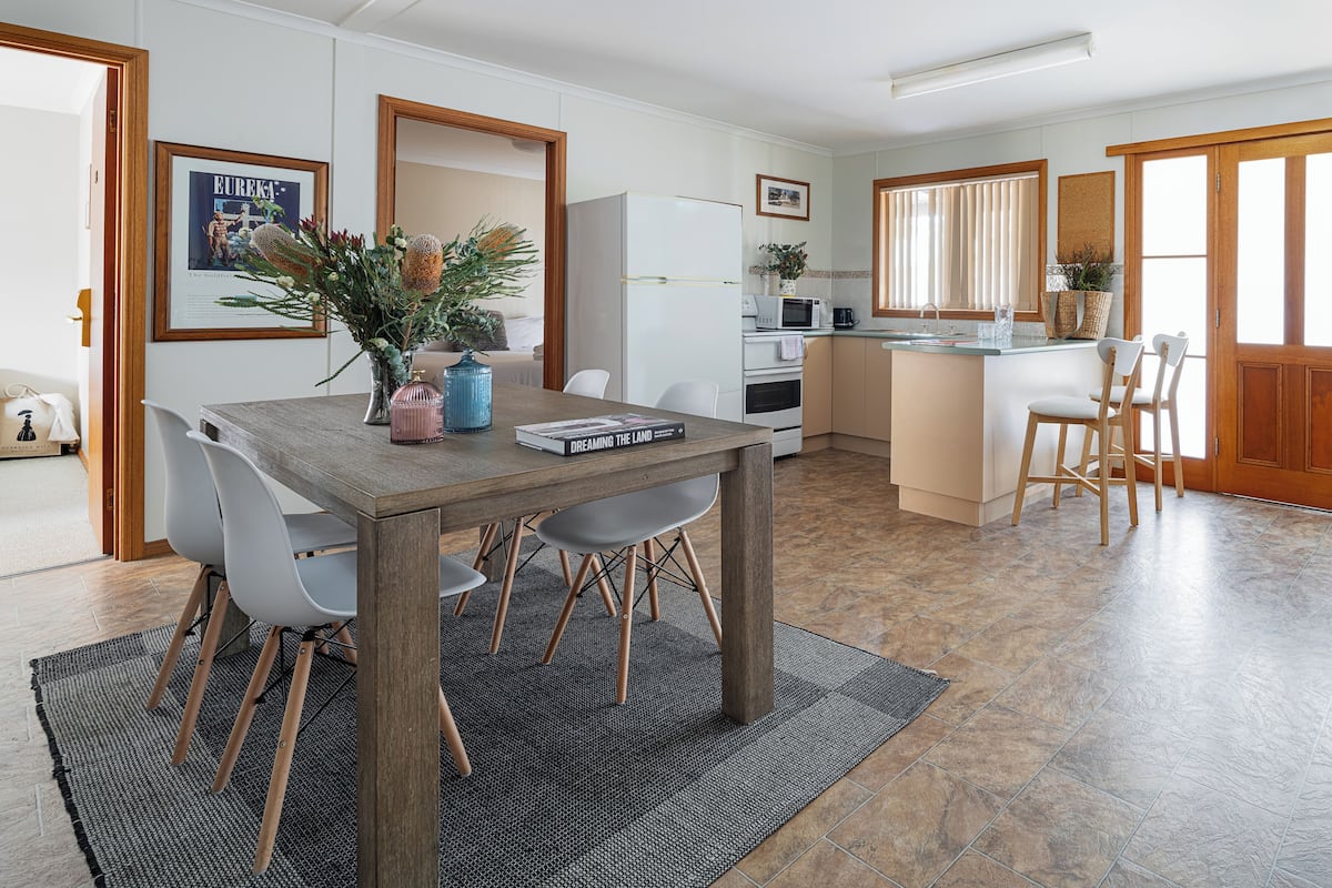 the cabin | shared kitchen facilities | fridge, coffee/tea maker, electric kettle