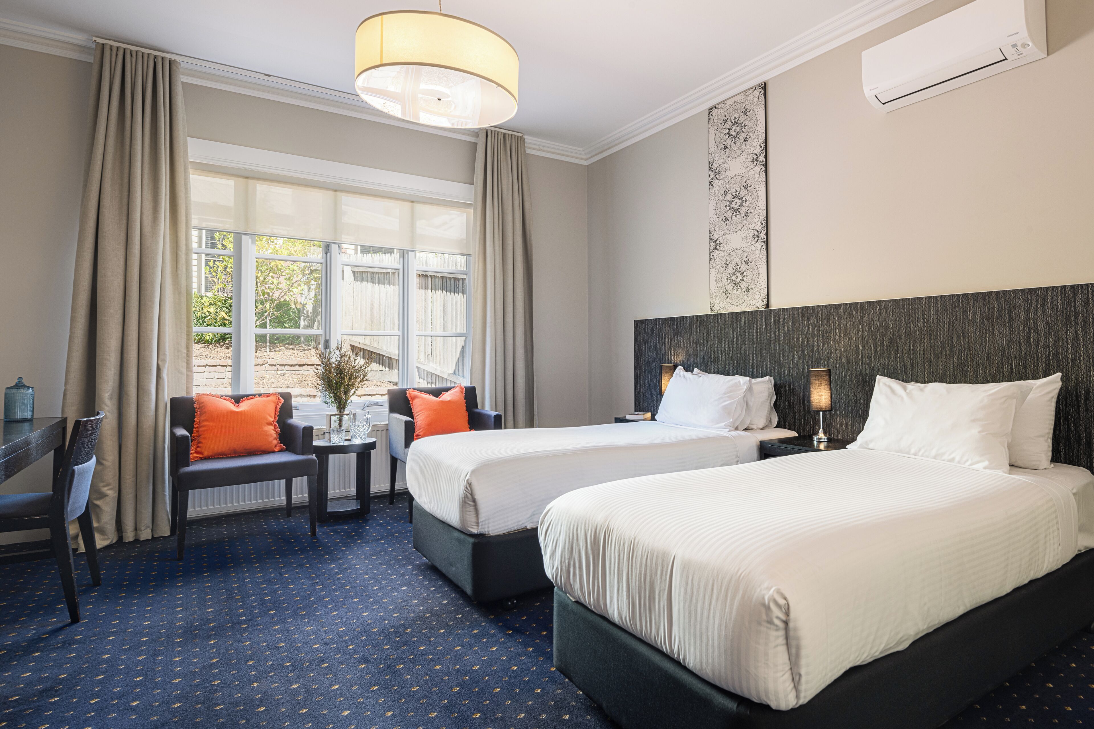 governors king room | iron/ironing board, bed sheets