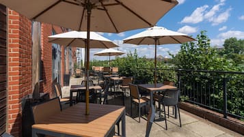 Breakfast, lunch, dinner served; vegan cuisine