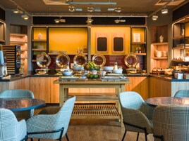 Se sirven desayunos, almuerzos y cenas; cocina vegana