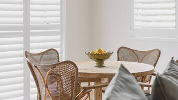 Deluxe Apartment | Individually furnished, iron/ironing board, free WiFi, bed sheets