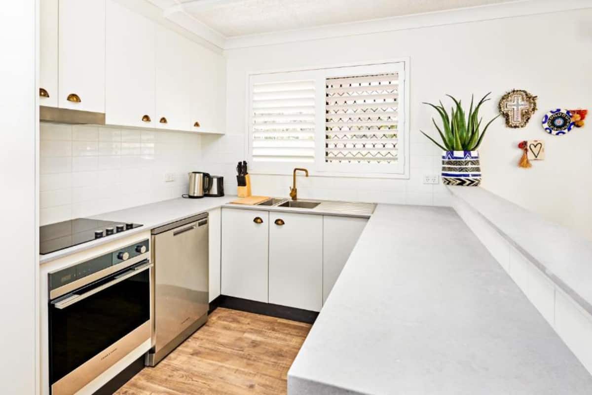 fridge, electric kettle