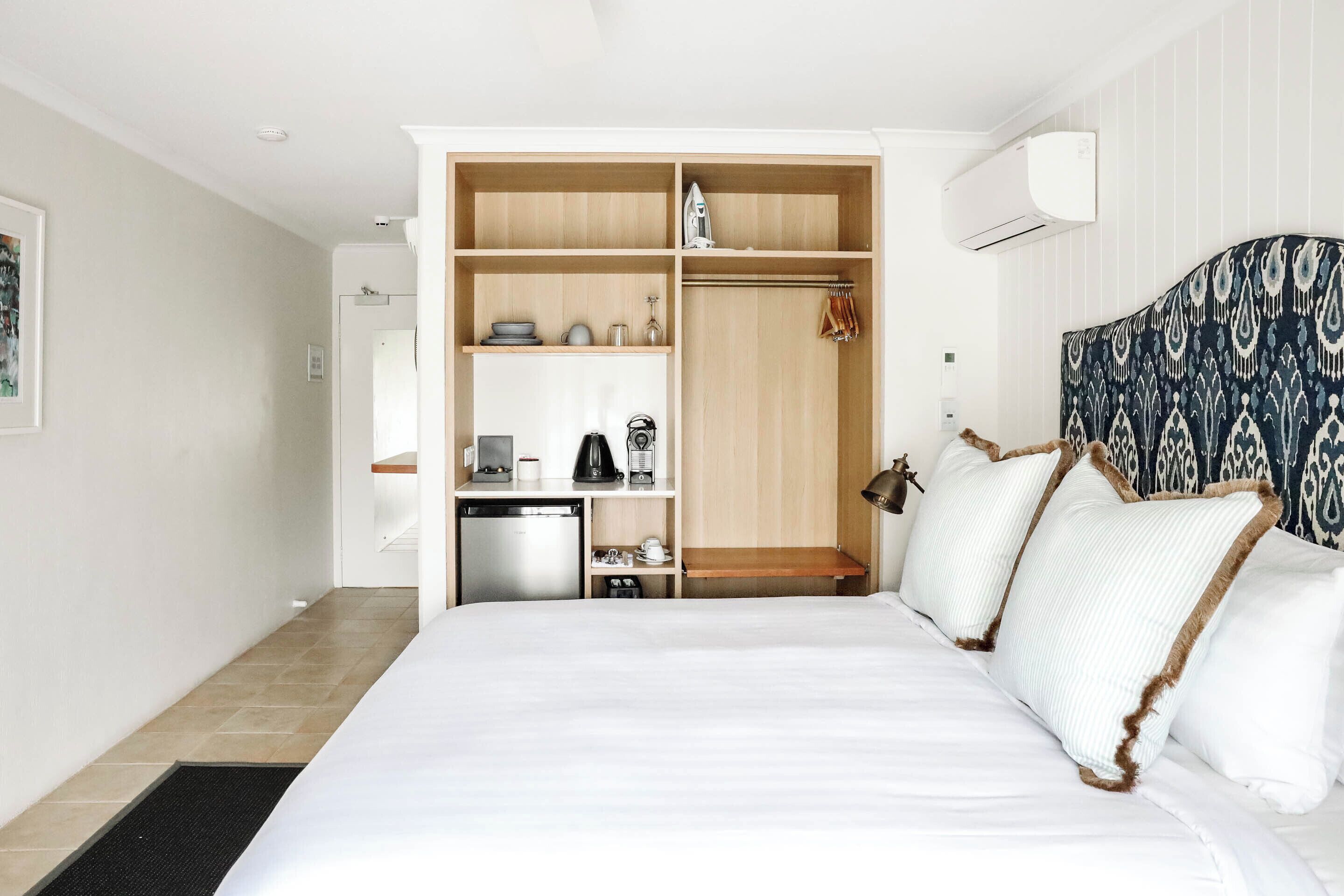 deluxe room, 1 king bed | individually furnished, iron/ironing board, free wifi, bed sheets