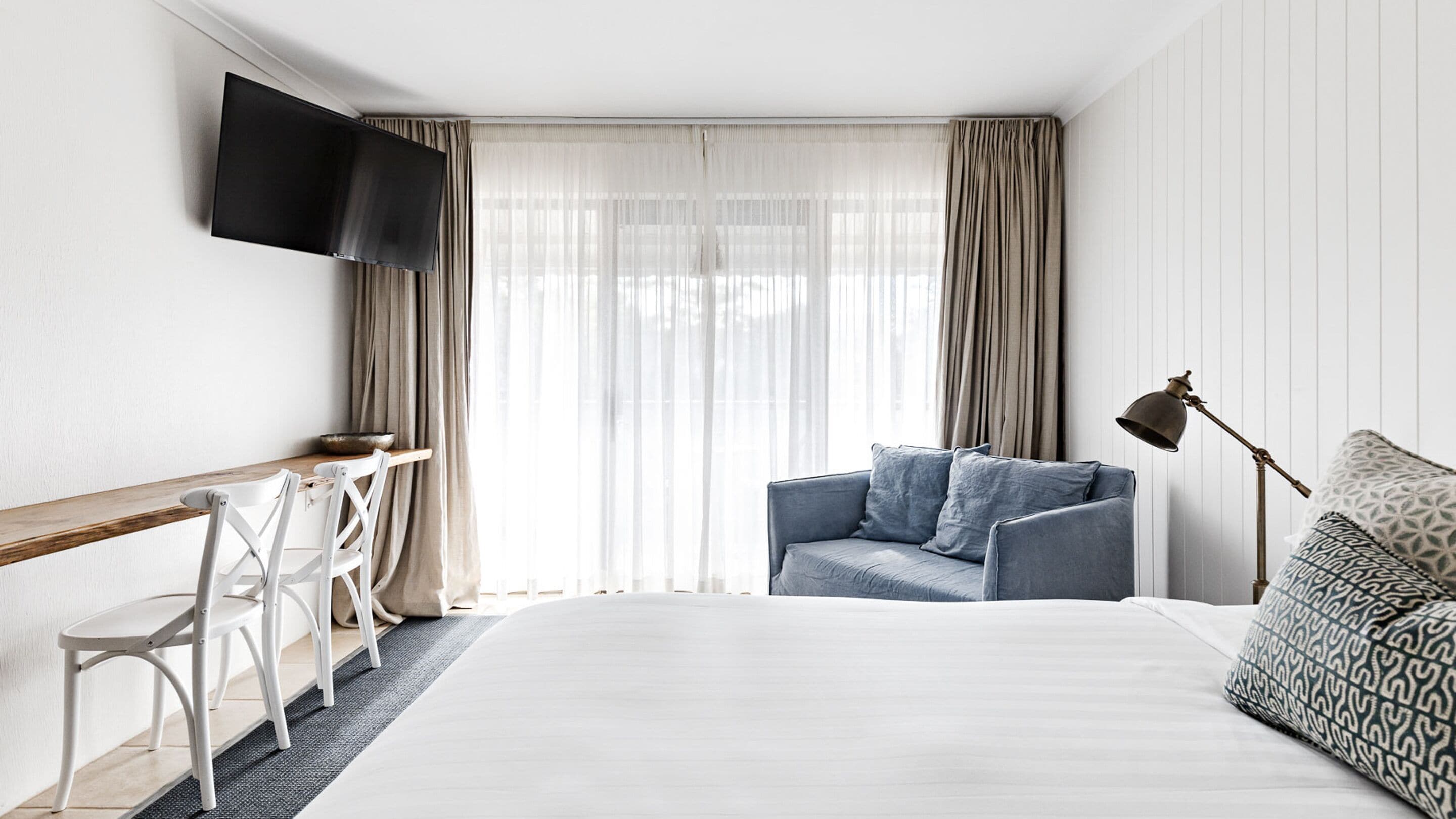 deluxe room, 1 king bed | individually furnished, iron/ironing board, free wifi, bed sheets