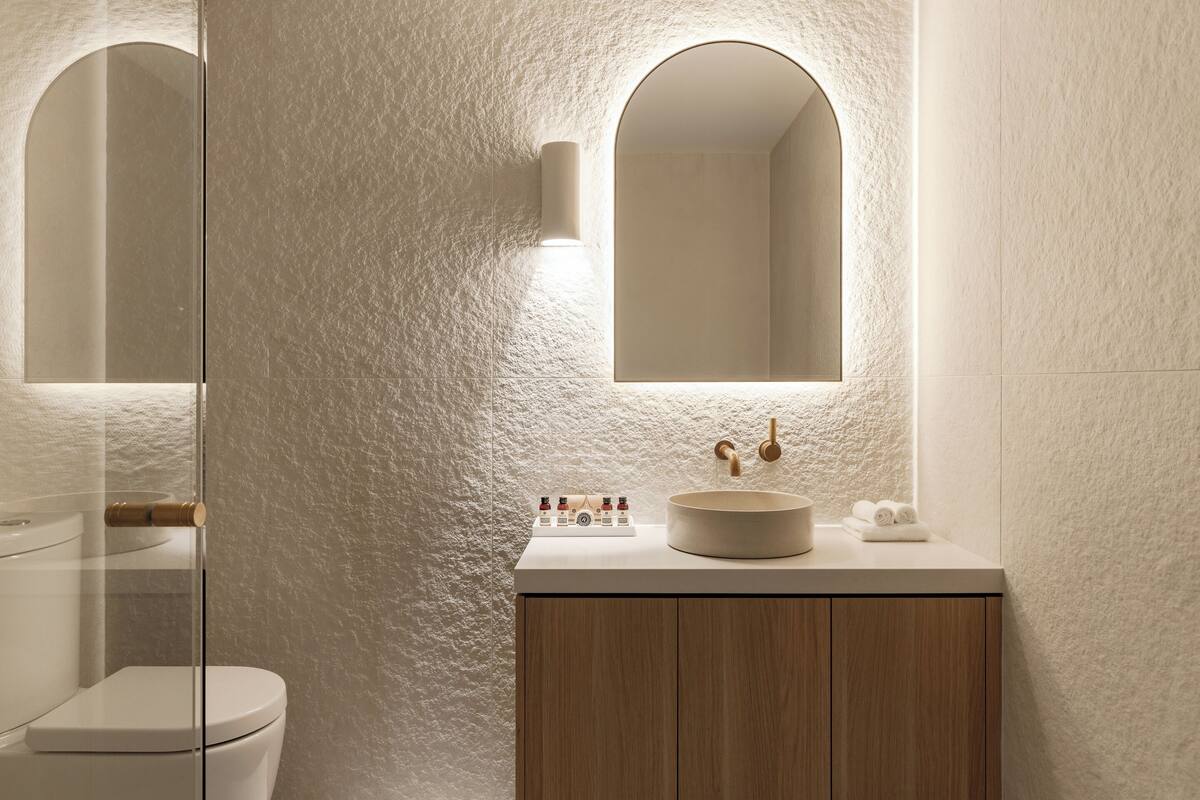 individually furnished, iron/ironing board, free wifi, bed sheets