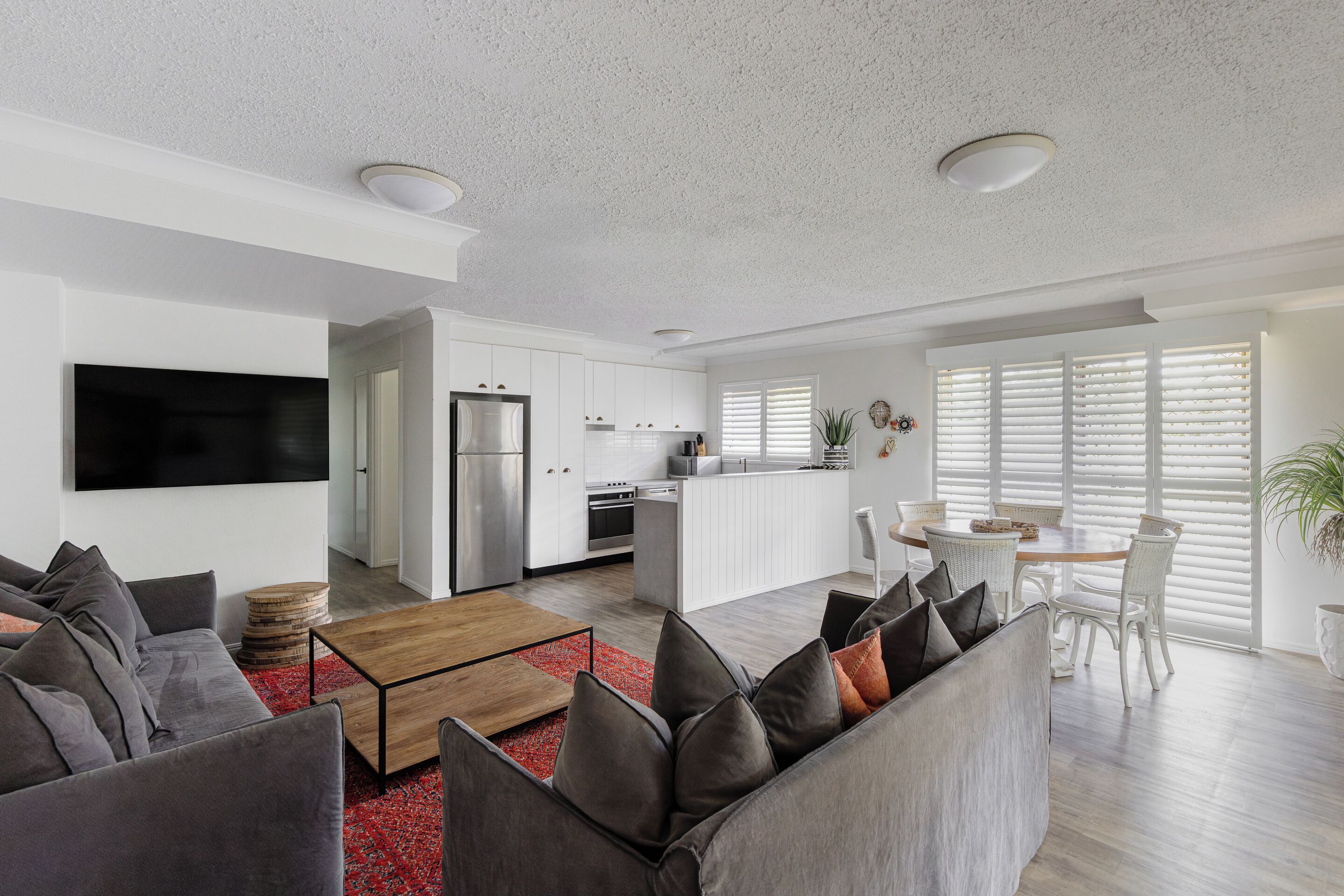 deluxe apartment, 3 bedrooms | living area | plasma tv