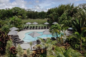 Habitación Deluxe, 1 cama de matrimonio grande | 1 dormitorio, mobiliario individual, tabla de planchar con plancha