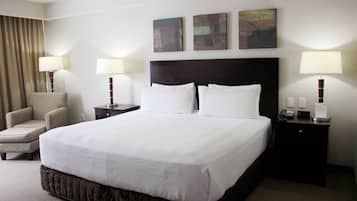 Suite, 1 cama King size | Ropa de cama de alta calidad y caja de seguridad en la habitación