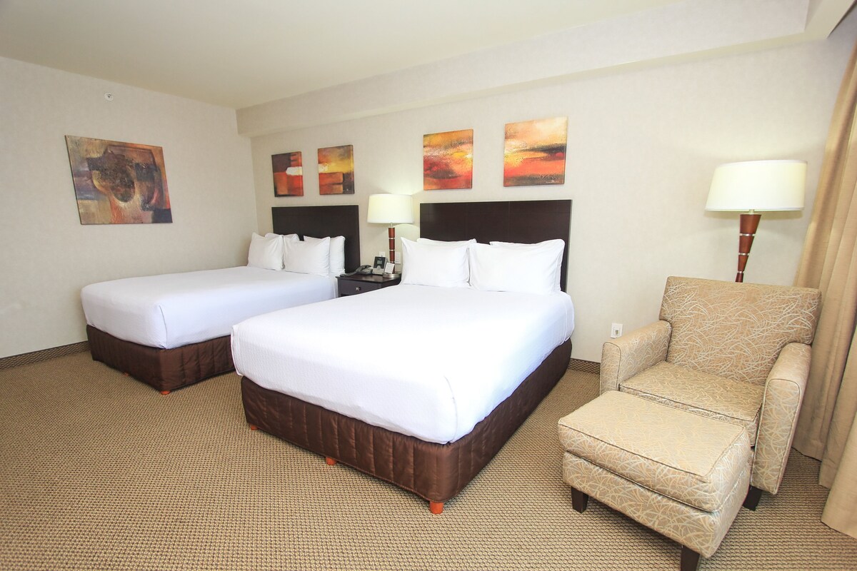 Premium bedding, in-room safe, desk, iron/ironing board