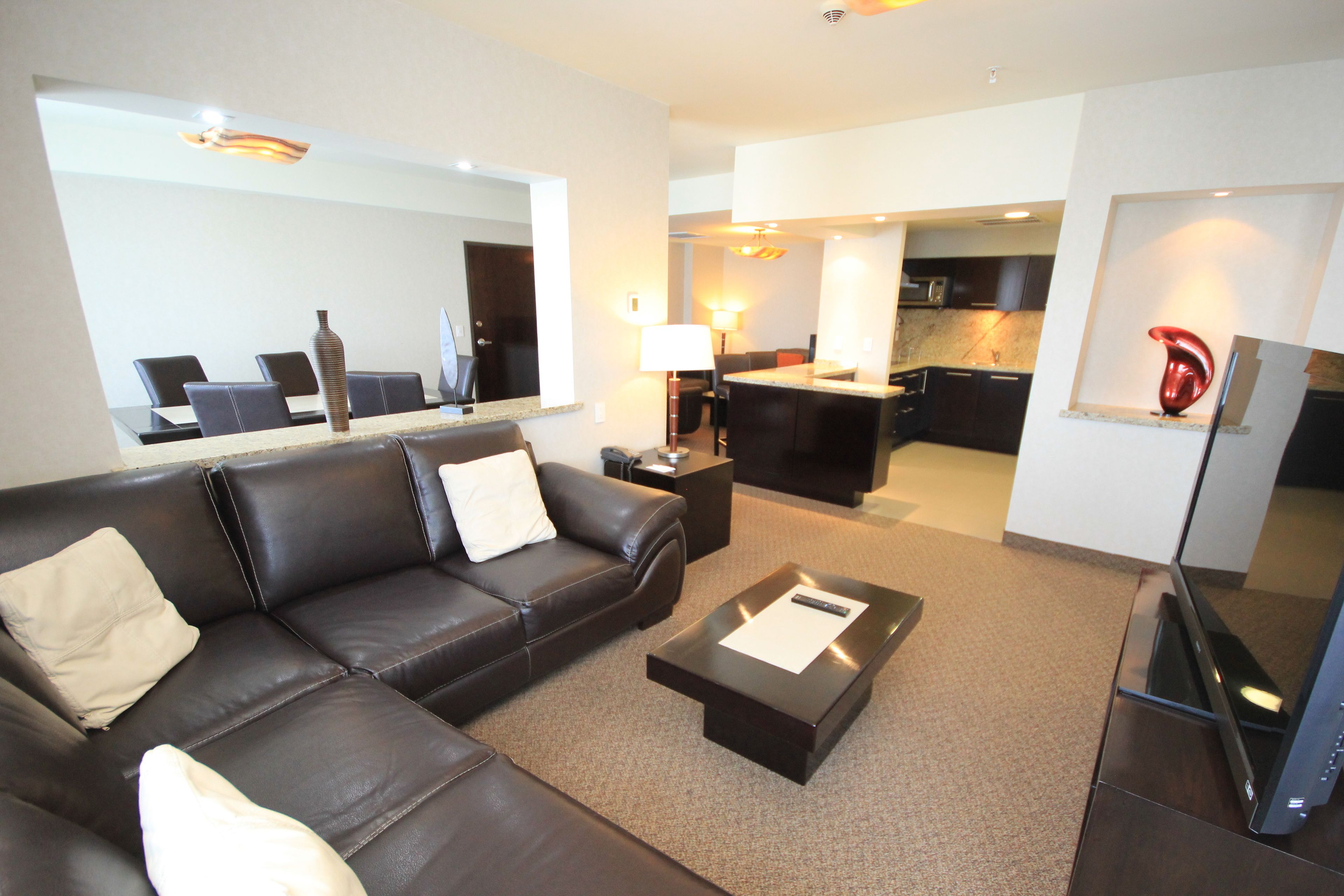 Literie de qualité supérieure, coffres-forts dans les chambres, bureau