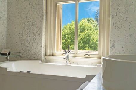 Tomtom Suites Special Class - Image 3