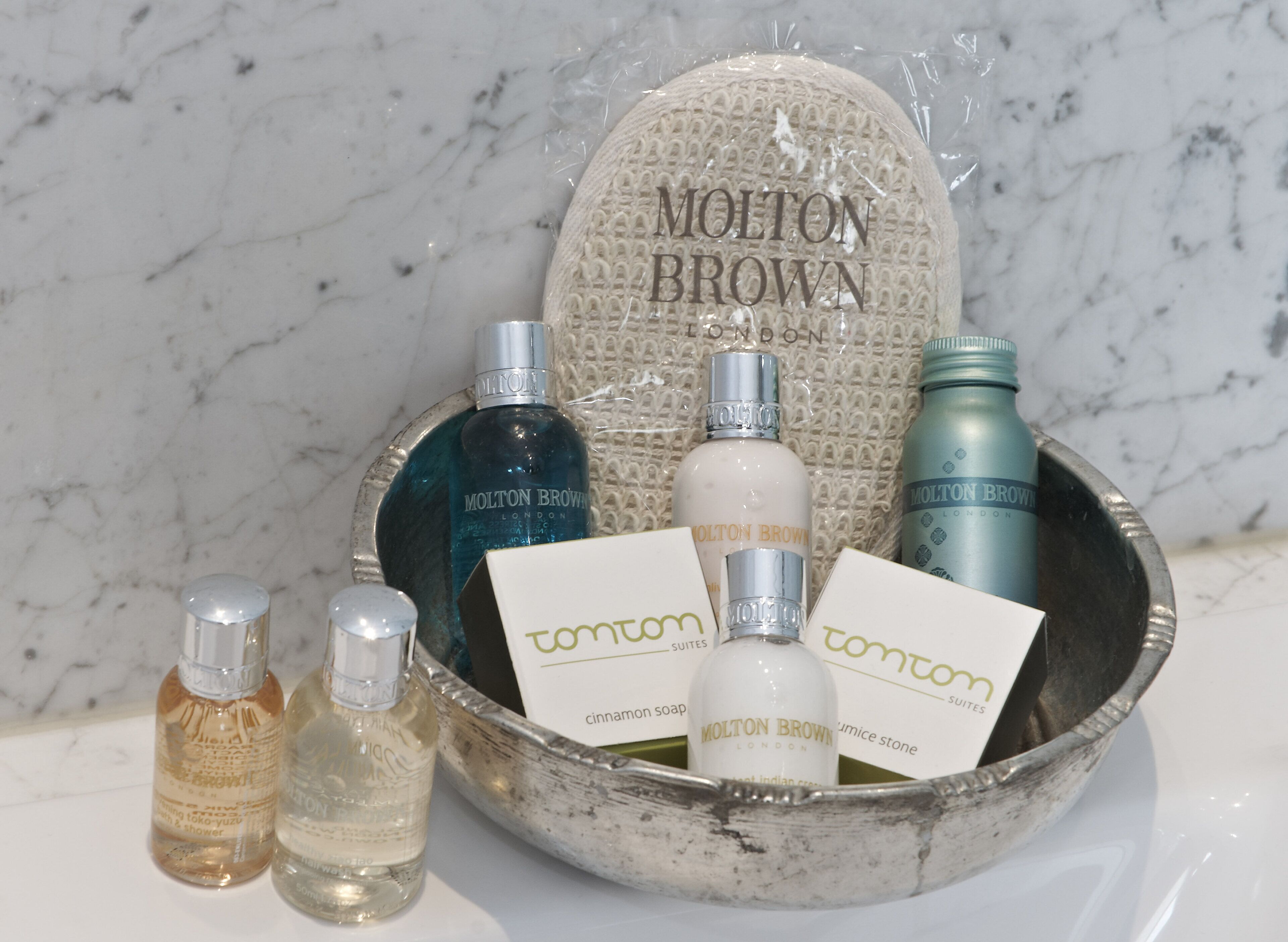 deluxe suite | bathroom | combined shower/bathtub, jetted bath, free toiletries, hair dryer