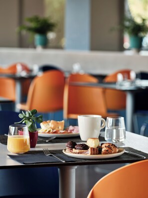 Free daily buffet breakfast - Holiday Inn Express Milan - Malpensa Airport by IHG (Somma Lombardo)