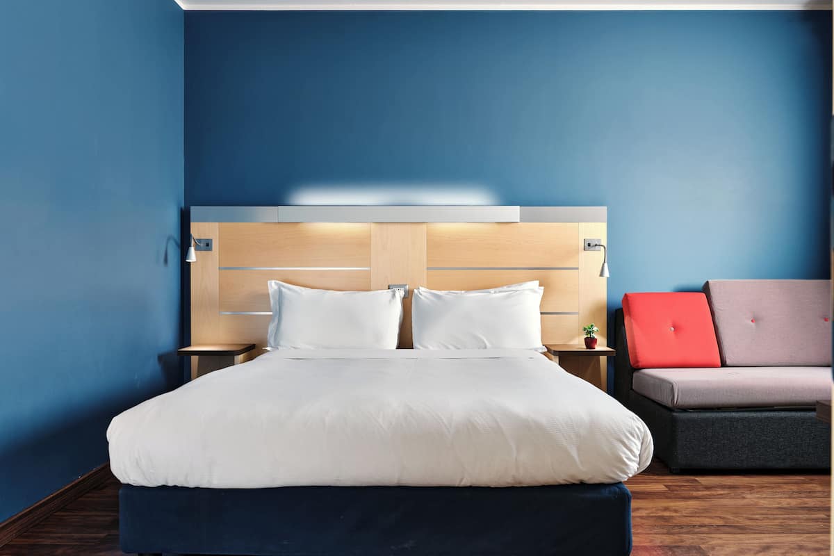 standard room, 1 queen bed with sofa bed | desk, laptop workspace, blackout curtains, soundproofing