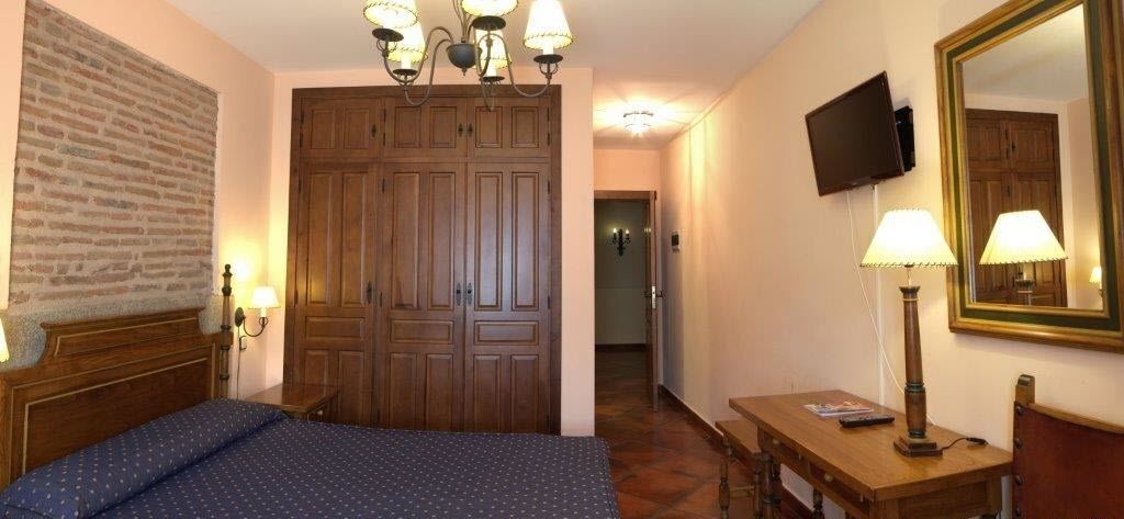Caja de seguridad en la habitación, escritorio y cortinas blackout 
