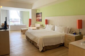 Allergikerbettwaren, Minibar, Zimmersafe, Schreibtisch