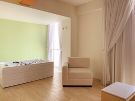 Televisión LCD, reproductor de DVD, computadora