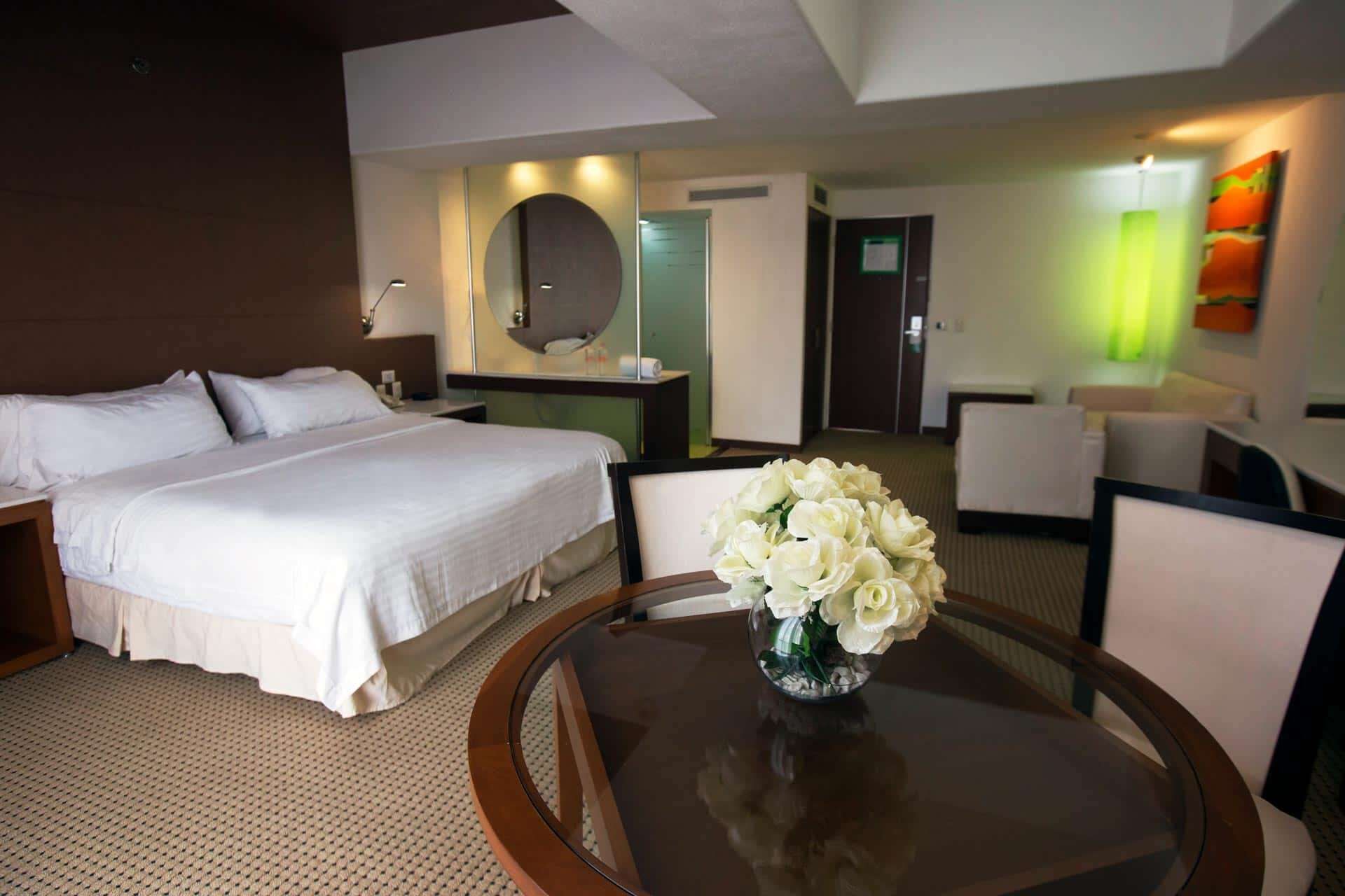 Hypo-allergenic bedding, minibar, in-room safe, desk