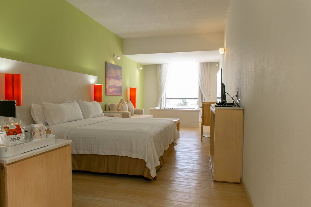 Hypo-allergenic bedding, minibar, in-room safe, desk
