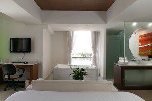 Executive Room, 1 King Bed | In-room dining - Bel Air Business Salamanca, Trademark by Wyndham (Salamanca)