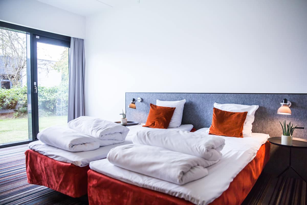 1 bedroom, premium bedding, desk, blackout curtains