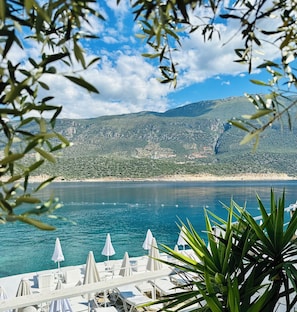 Private beach, beach shuttle, sun loungers, beach towels - Club Capa Hotel (Kas)