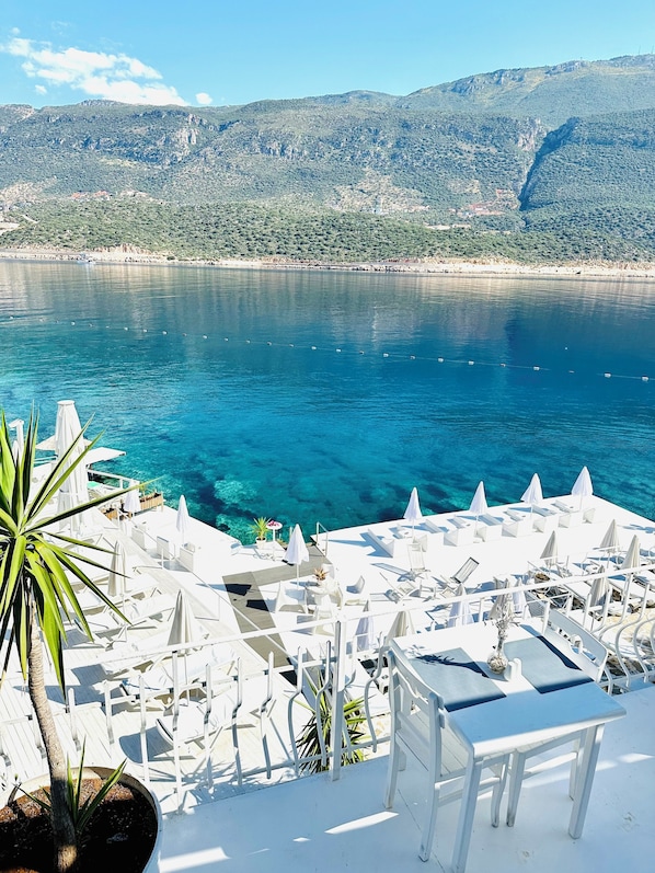 Private beach, beach shuttle, sun-loungers, beach towels