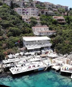 Private beach, beach shuttle, sun-loungers, beach towels