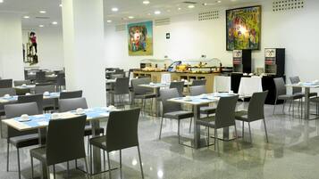 Desayuno buffet todos los días (con cargo)