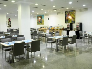 Daily buffet breakfast for a fee - NH La Avanzada (Leioa)