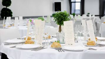 Instal·lacions cobertes per a la celebració de casaments