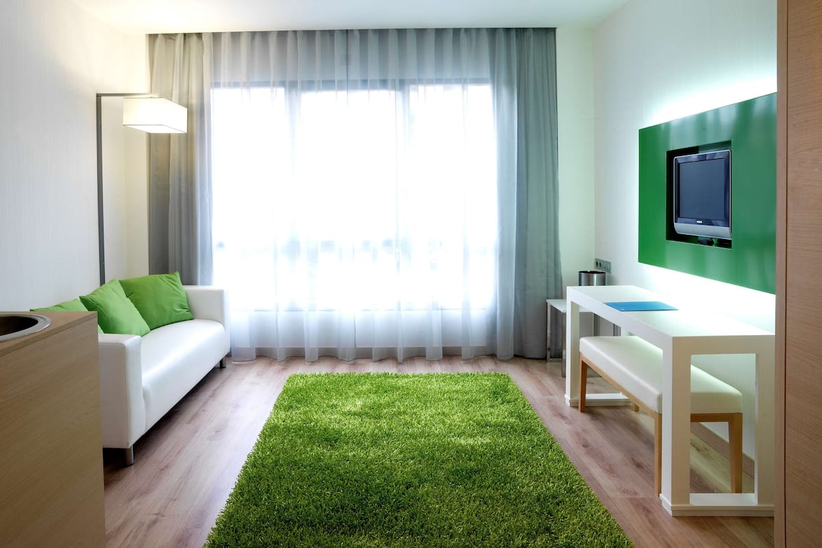 Apartment | Minibar, in-room safe, desk, blackout curtains