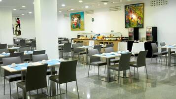 Desayuno buffet todos los días (con cargo)