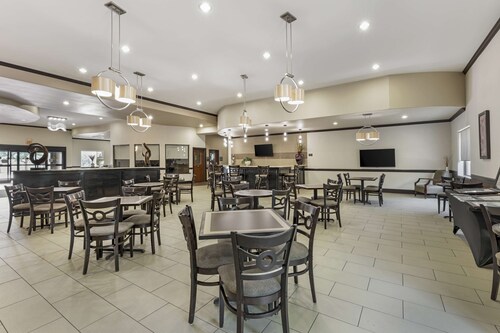 Best Western Plus Texoma Hotel & Suites