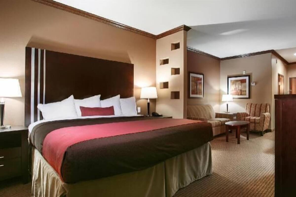 Premium bedding, pillow-top beds, in-room safe, desk