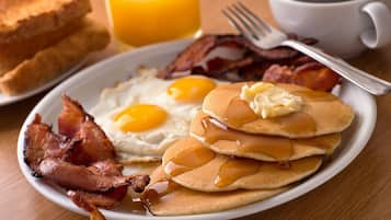Desayuno completo todos los días (con cargo)