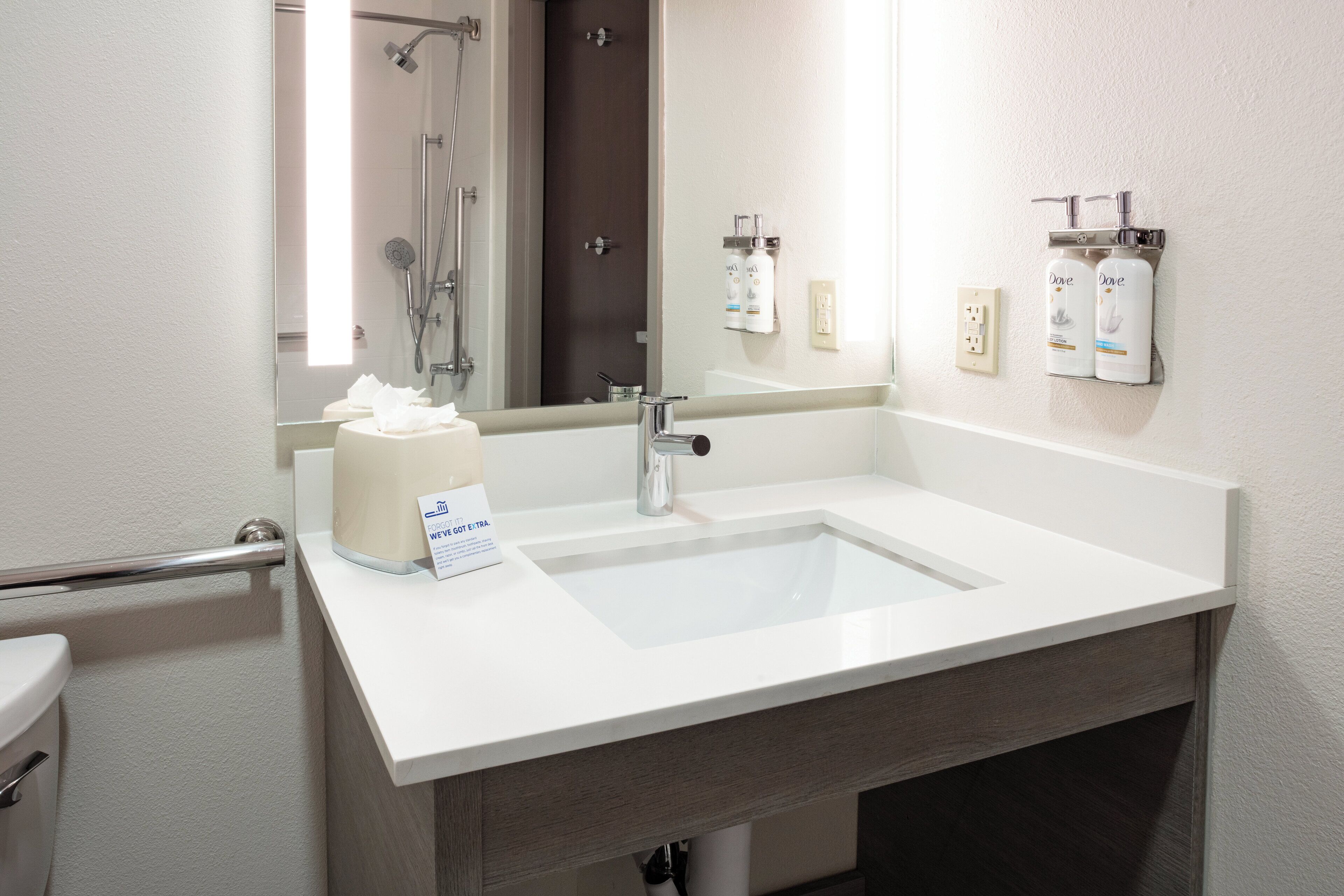 1 bedroom, desk, iron/ironing board, free cots/infant beds