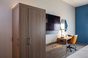 Desk, iron/ironing board, free cots/infant beds, free WiFi - Holiday Inn Express & Suites El Paso West by IHG (El Paso)