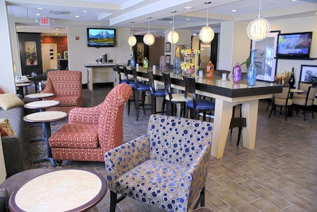 Vestíbulo. Hampton Inn Orange