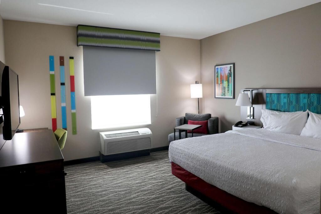 Pillowtop beds, desk, laptop workspace, blackout drapes
